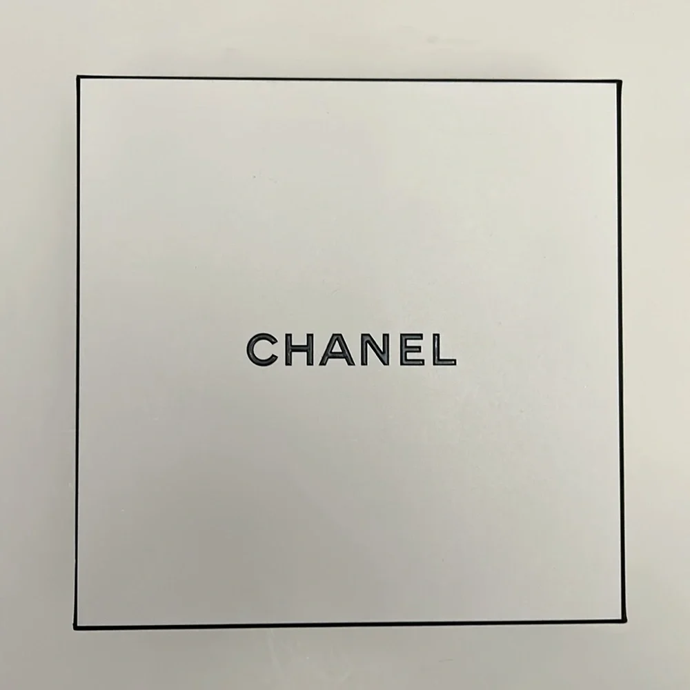 Chanel Box - Picture 1 of 9